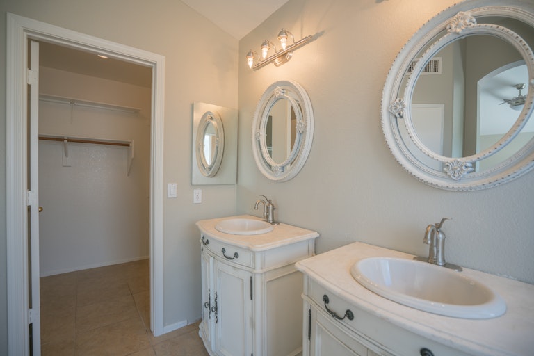 Photo 19 of 35 - 15098 W Heritage Oak Way, Surprise, AZ 85374