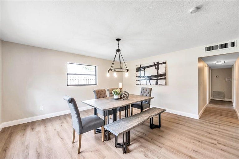 Photo 6 of 28 - 7490 40th Ter N, Saint Petersburg, FL 33709