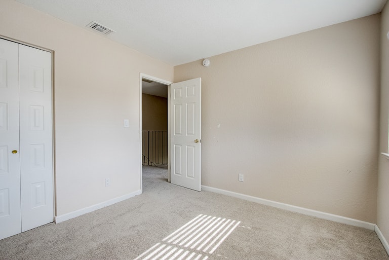 Photo 29 of 39 - 7572 Burgoyne Ln, Sacramento, CA 95823