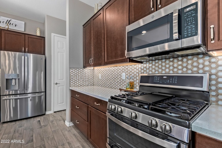 Photo 2 of 49 - 1973 W Kinfield Trl, Phoenix, AZ 85085