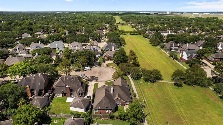 Photo 7 of 40 - 13803 Round Oak Ct, Houston, TX 77059