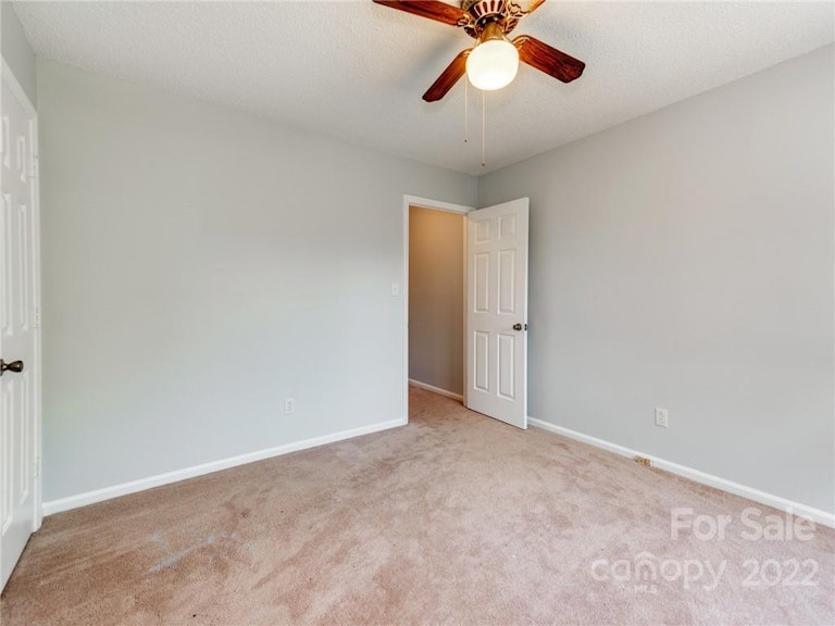 Photo 25 of 38 - 2654 Castle Hill Rd, Gastonia, NC 28052