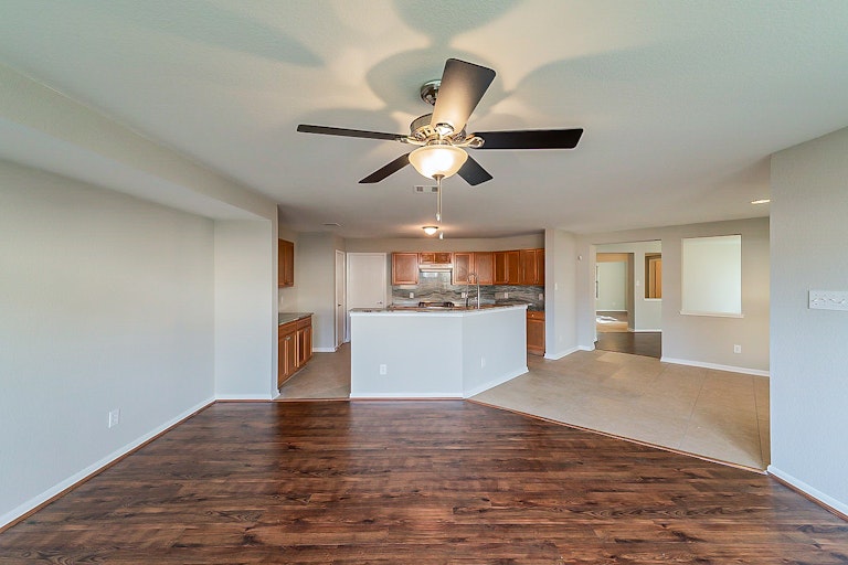 Photo 14 of 39 - 6926 Oleander Grove Way, Houston, TX 77049