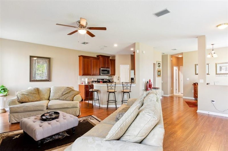 Photo 7 of 23 - 6751 Breezy Palm Dr, Riverview, FL 33578