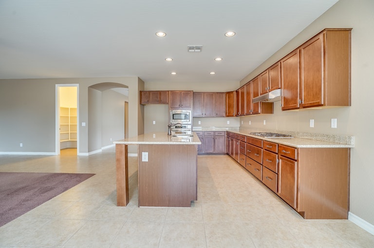 Photo 7 of 25 - 658 W Yellow Wood Ave, San Tan Valley, AZ 85140