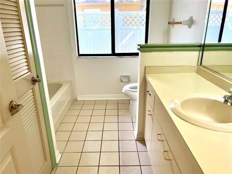 Photo 12 of 25 - 7717 Apple Tree Cir, Orlando, FL 32819