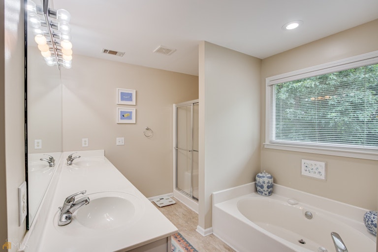 Photo 38 of 70 - 3723 Hardy Rd, Gainesville, GA 30506