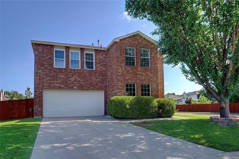 Photo 1 of 34 - 1709 White Dove Ln, Denton, TX 76210