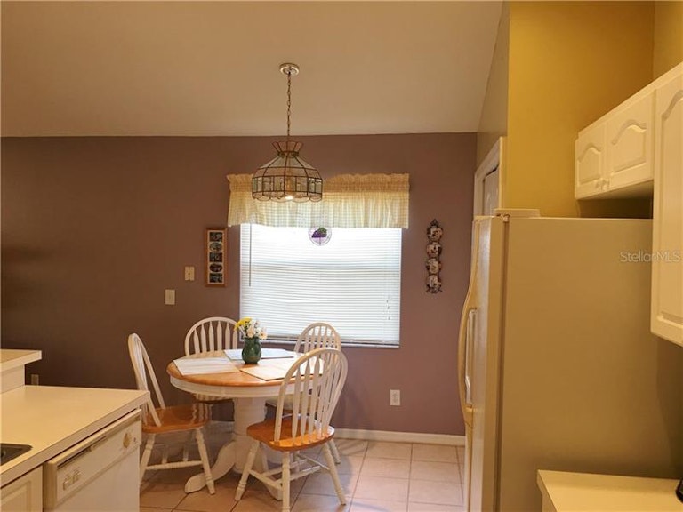 Photo 9 of 25 - 24535 Laurel Ridge Dr, Lutz, FL 33559