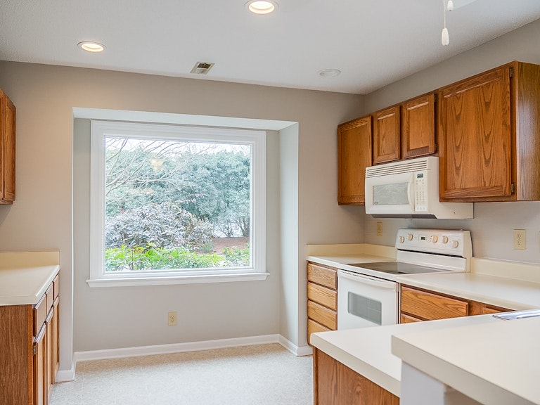 Photo 7 of 16 - 117 Standish Dr, Chapel Hill, NC 27517