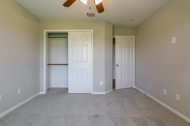 Photo 18 of 29 - 5405 Lilac Grove Ln, Rosharon, TX 77583