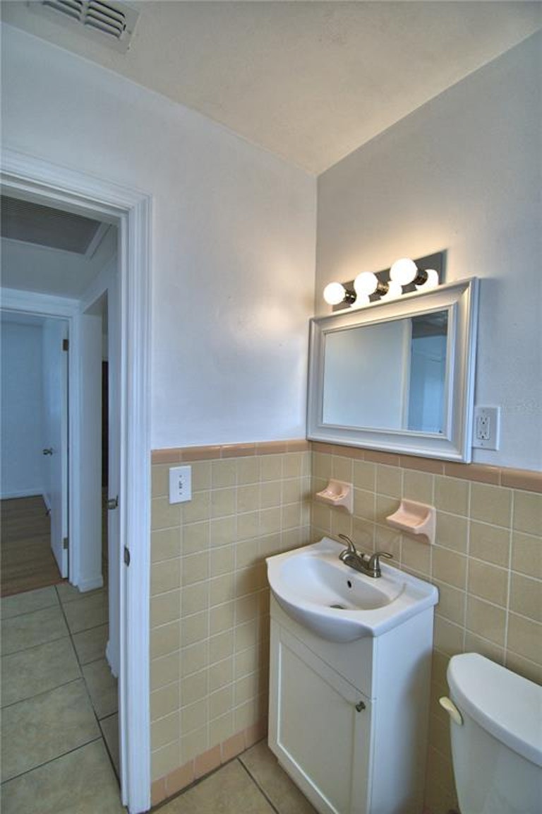 Photo 16 of 36 - 309 Thomas Ave, Frostproof, FL 33843