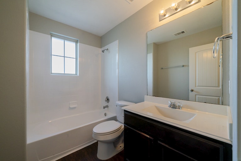 Photo 6 of 36 - 14030 Brunswick Place Dr, Houston, TX 77047