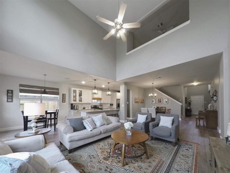Photo 4 of 18 - 14127 Austin Hollow Ct, Houston, TX 77044
