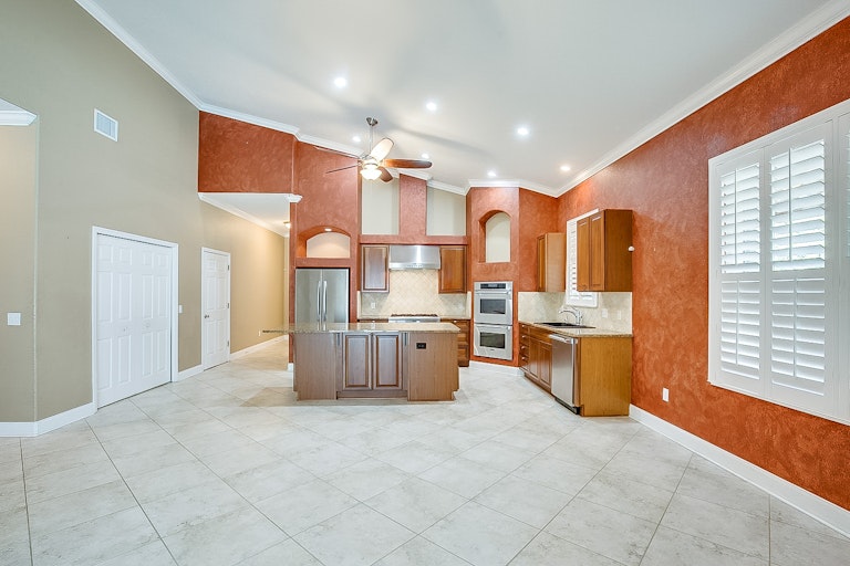Photo 9 of 35 - 12136 Palm St, San Antonio, FL 33576
