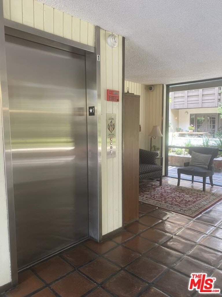 Photo 1 of 24 - 320 S Ardmore Ave #122, Los Angeles, CA 90020