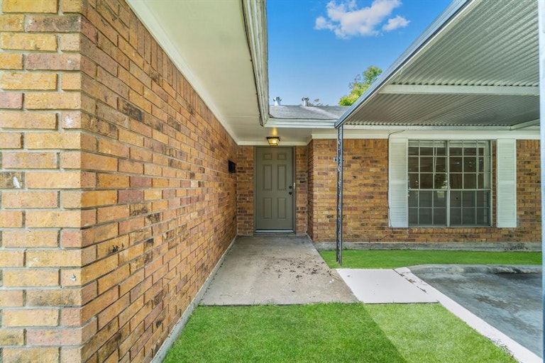 Photo 3 of 25 - 302 E 40th 1/2 St, Houston, TX 77018