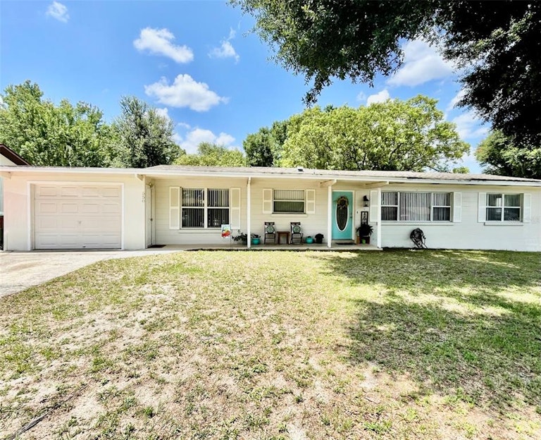 Photo 1 of 23 - 550 E Thelma St, Lake Alfred, FL 33850