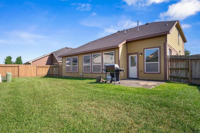 Photo 23 of 24 - 2018 Cadbury Castle Ln, Fresno, TX 77545