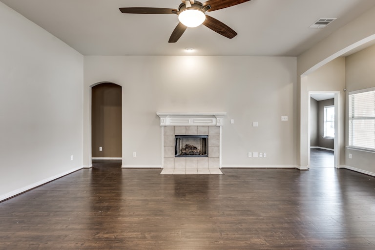 Photo 13 of 24 - 1226 Long Leaf Dr, Savannah, TX 76227