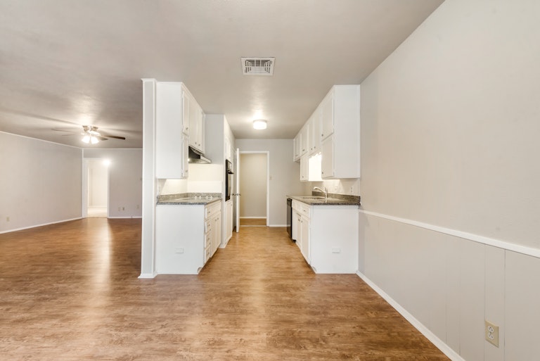 Photo 3 of 29 - 7424 Monterrey Dr, Fort Worth, TX 76112