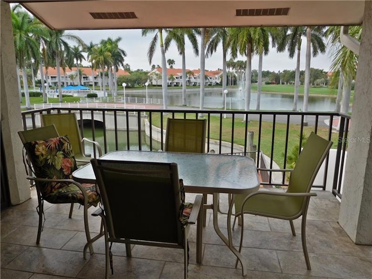 Photo 4 of 20 - 6273 Bahia Del Mar Blvd #216, Saint Petersburg, FL 33715