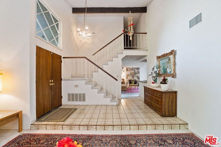 Photo 9 of 53 - 18502 Entrada Ct, Porter Ranch, CA 91326