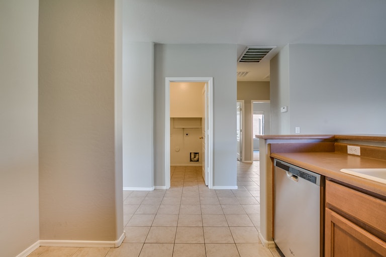 Photo 7 of 27 - 472 E Saddle Way, San Tan Valley, AZ 85143