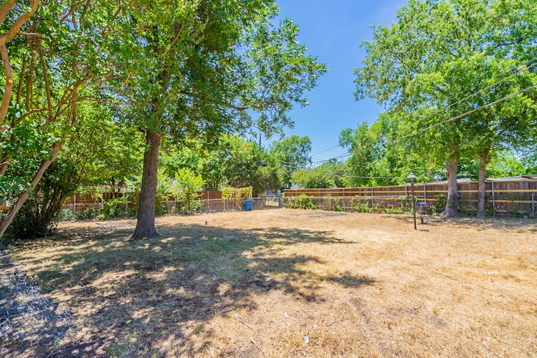 Photo 25 of 25 - 11740 Fernald Ave, Dallas, TX 75218