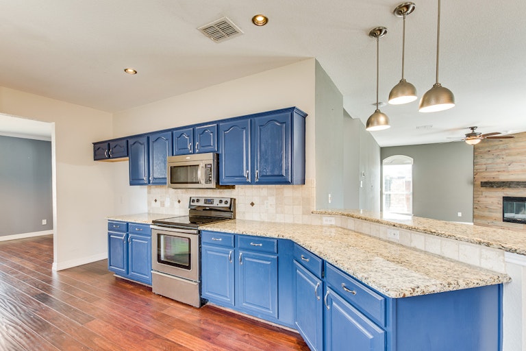 Photo 13 of 34 - 1132 Elm Brook Ct, Allen, TX 75002