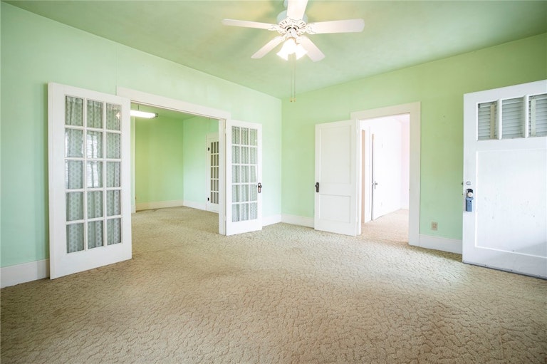 Photo 28 of 35 - 140 Wright Ave, New Braunfels, TX 78130