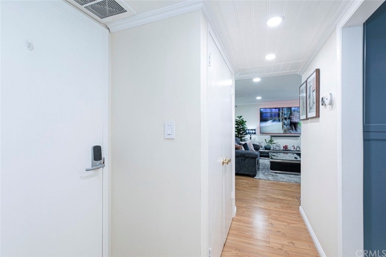 Photo 11 of 48 - 1339 N Columbus Ave, Glendale, CA 91202