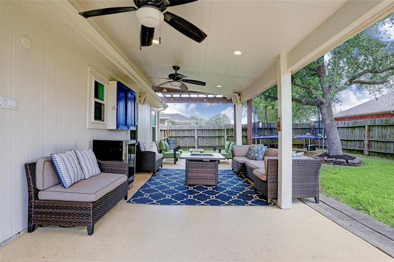 Photo 19 of 22 - 3402 Huisache Blvd, Pearland, TX 77581