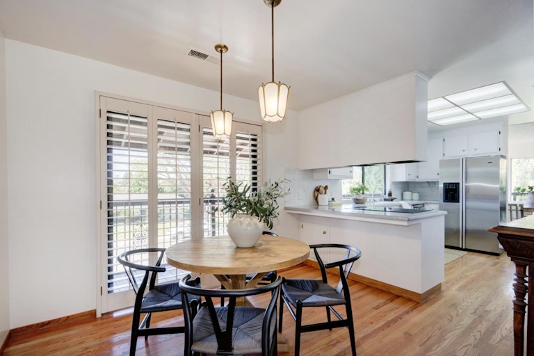 Photo 35 of 70 - 4040 Crondall Dr, Sacramento, CA 95864