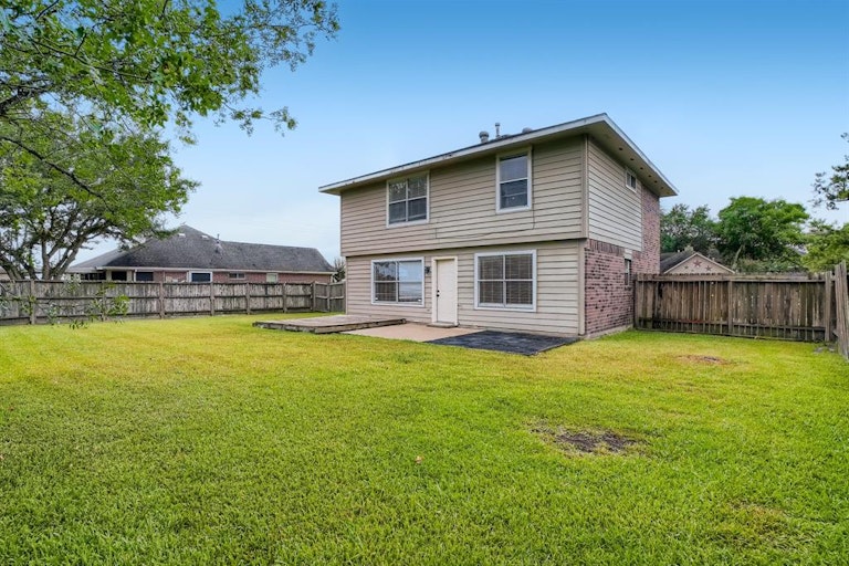 Photo 27 of 28 - 2903 Queen Victoria St, Pearland, TX 77581