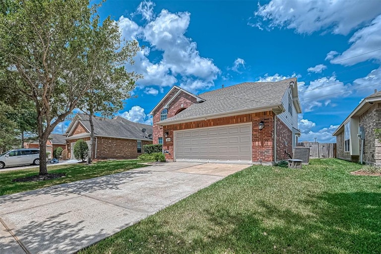 Photo 4 of 50 - 5606 Sage Willow Ln, Rosharon, TX 77583