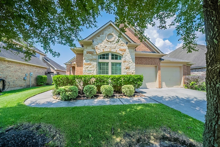 Photo 1 of 37 - 14727 Fountain Stone Ln, Humble, TX 77396