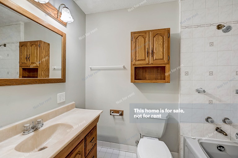 Photo 35 of 38 - 6382 Johnnie Cir W, Jacksonville, FL 32244