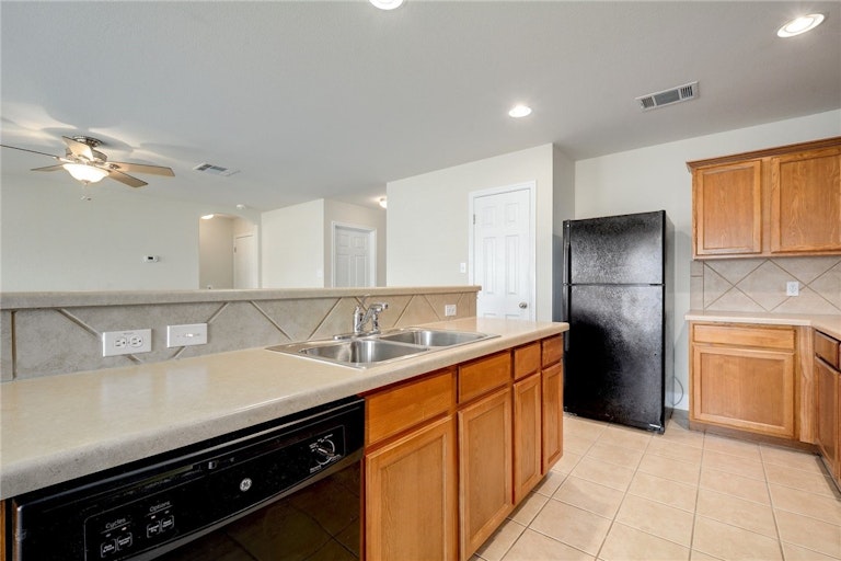 Photo 4 of 40 - 495 Sandstone Trl, Buda, TX 78610