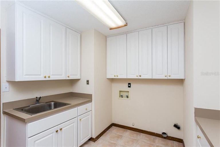 Photo 15 of 22 - 2426 Pershing Oaks Pl, Orlando, FL 32806