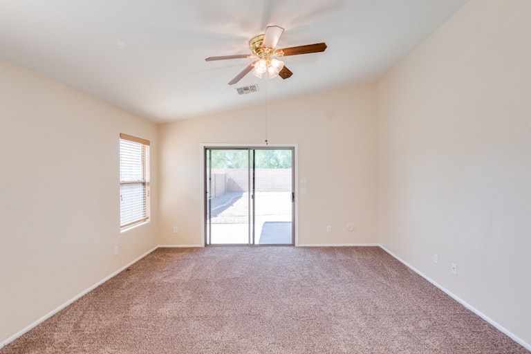 Photo 9 of 21 - 1298 W Hereford Dr, San Tan Valley, AZ 85143