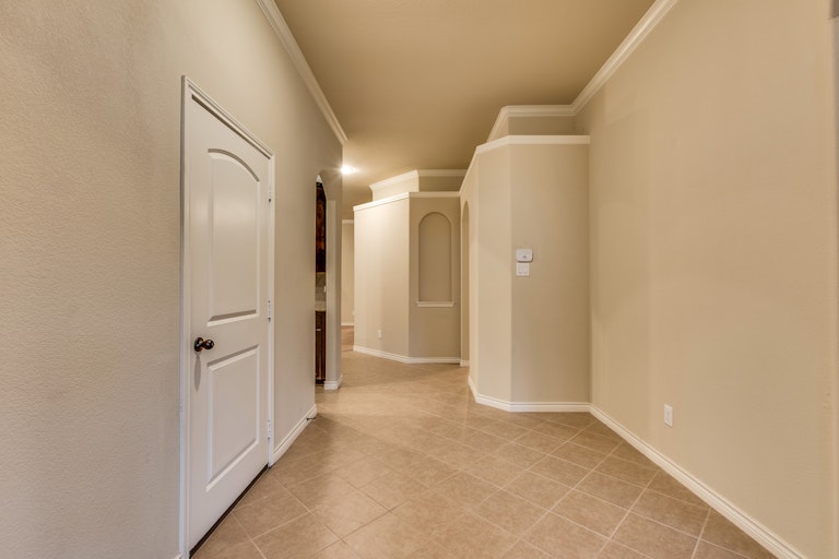 Photo 7 of 28 - 13801 Bluebell Dr, Little Elm, TX 75068
