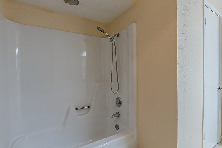 Photo 14 of 25 - 9326 Emberglow Ln, Dallas, TX 75243