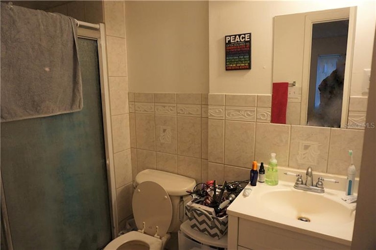 Photo 5 of 8 - 1120 Tiburon Dr, Seffner, FL 33584