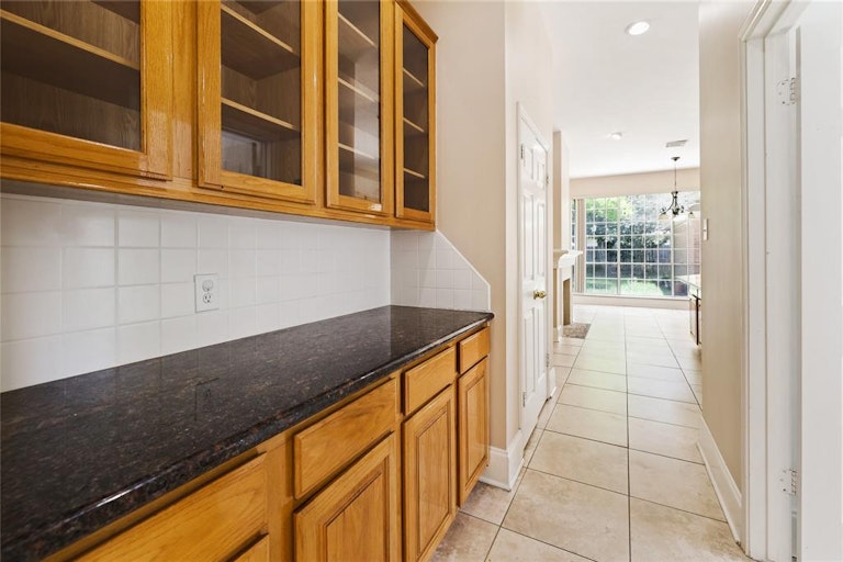 Photo 11 of 37 - 811 Whitby Ct, Sugar Land, TX 77479