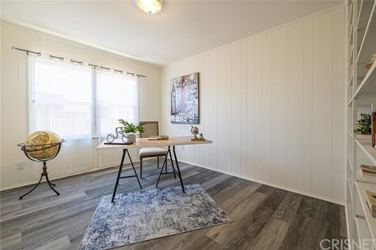 Photo 17 of 34 - 10354 Gloria Ave, Granada Hills, CA 91344