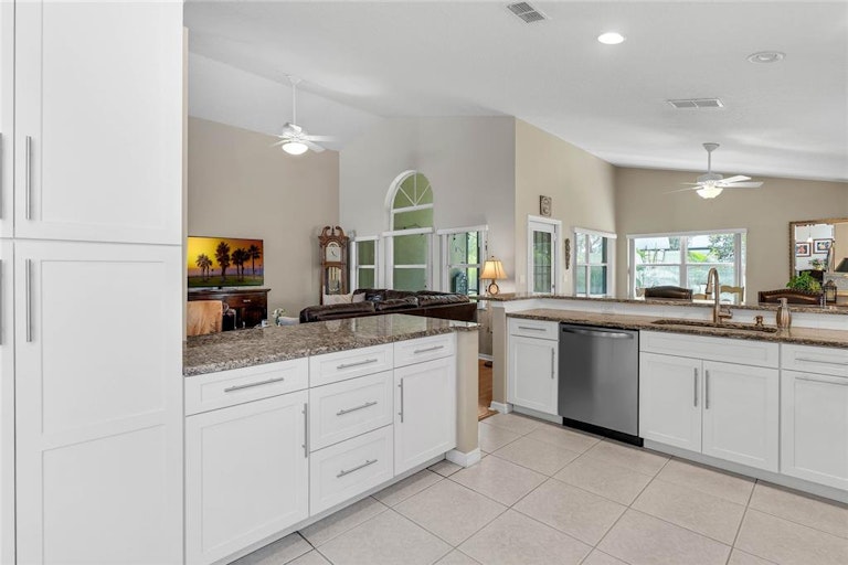 Photo 13 of 43 - 515 Sagecreek Ct, Winter Springs, FL 32708