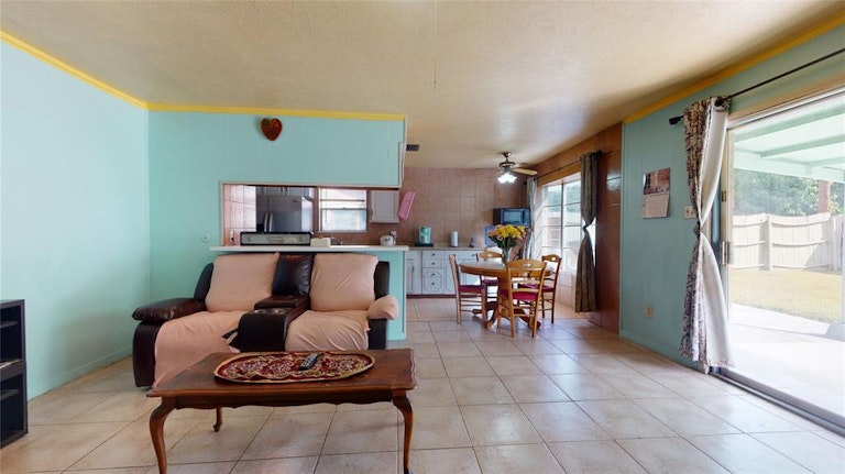 Photo 7 of 48 - 10811 Sagevale Ln, Houston, TX 77089