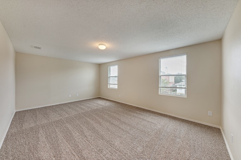Photo 14 of 26 - 740 Tuscany Trl, Fort Worth, TX 76179
