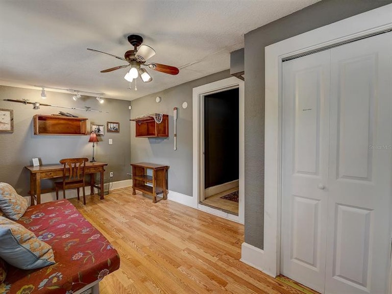 Photo 26 of 42 - 2010 Burlington Ave N, Saint Petersburg, FL 33713